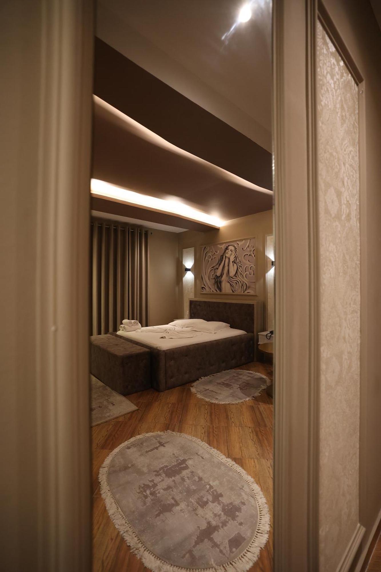 Hotel Elvis Mjull-Bathore Bagian luar foto