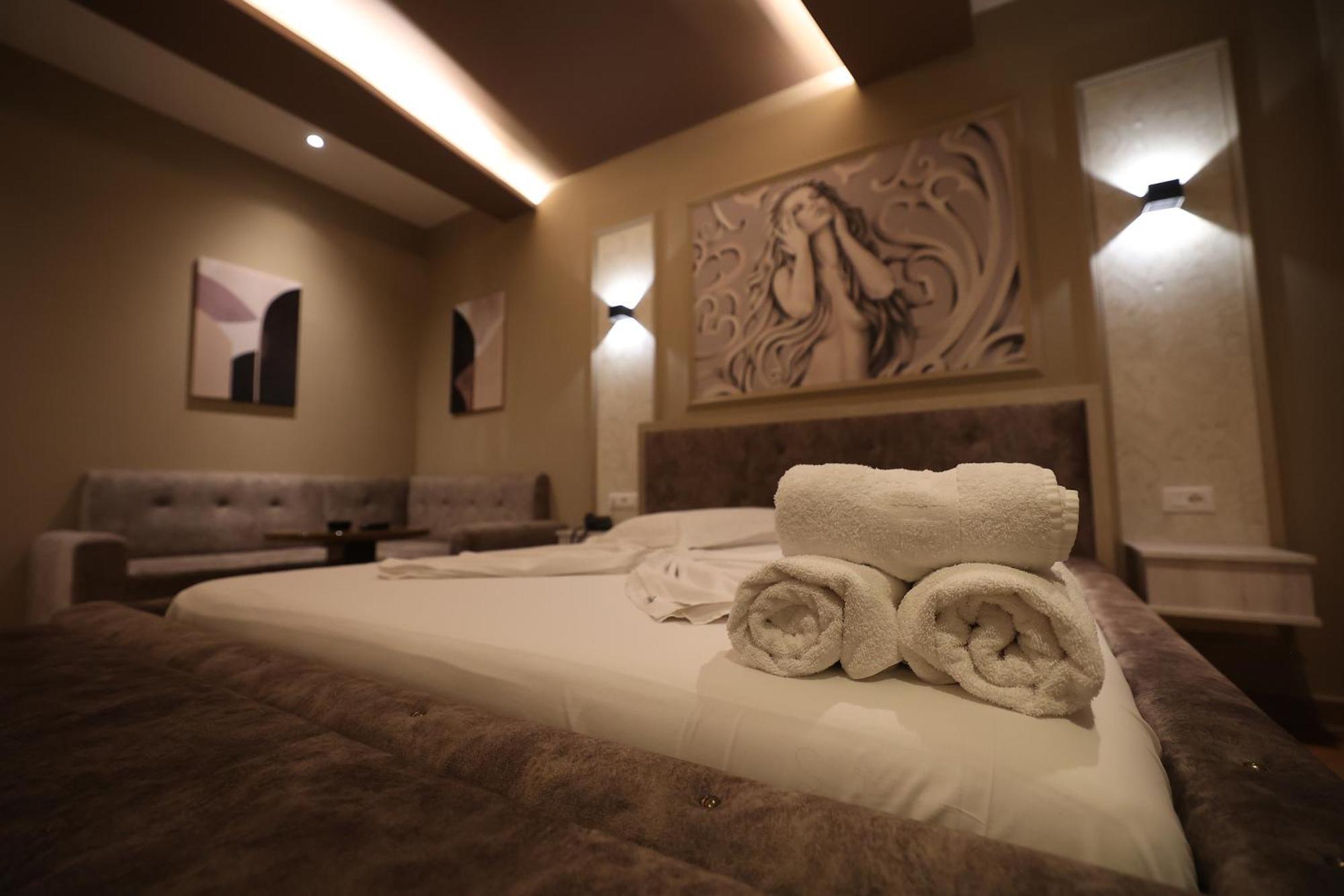Hotel Elvis Mjull-Bathore Bagian luar foto