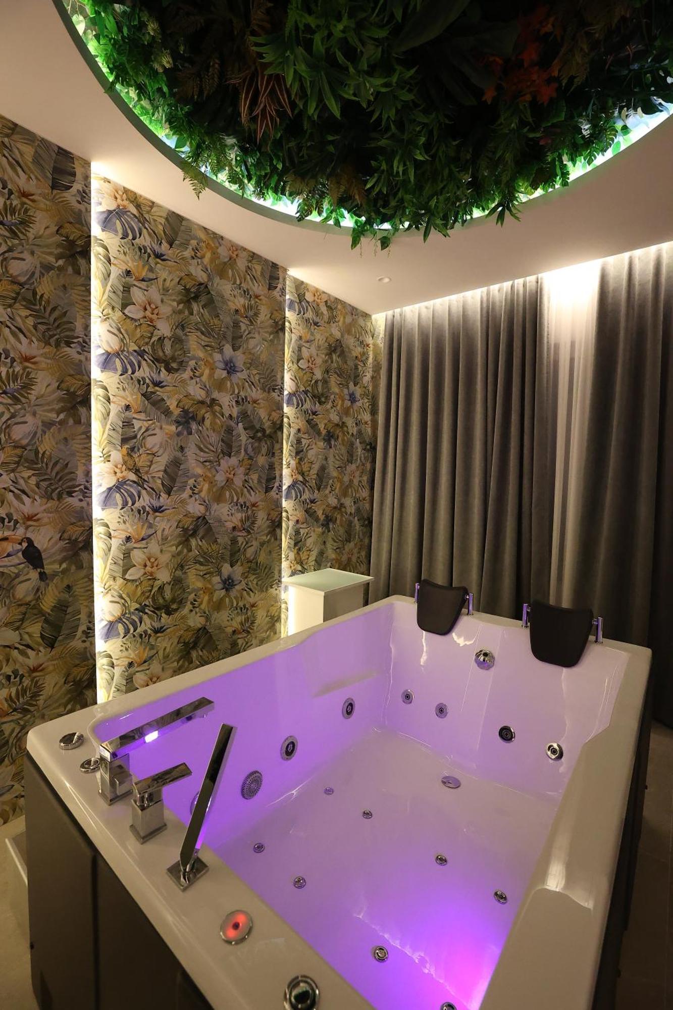 Hotel Elvis Mjull-Bathore Bagian luar foto