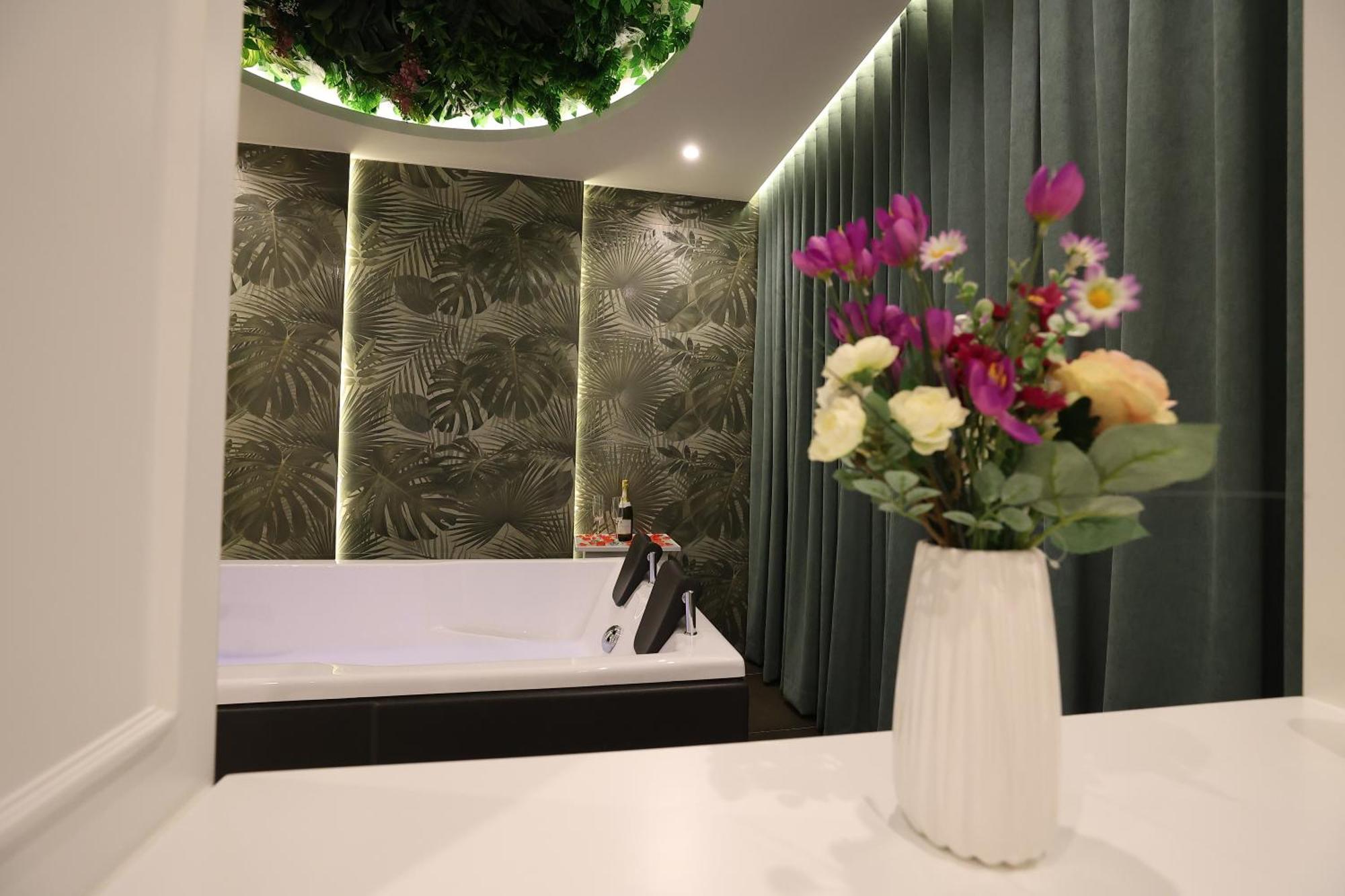 Hotel Elvis Mjull-Bathore Bagian luar foto