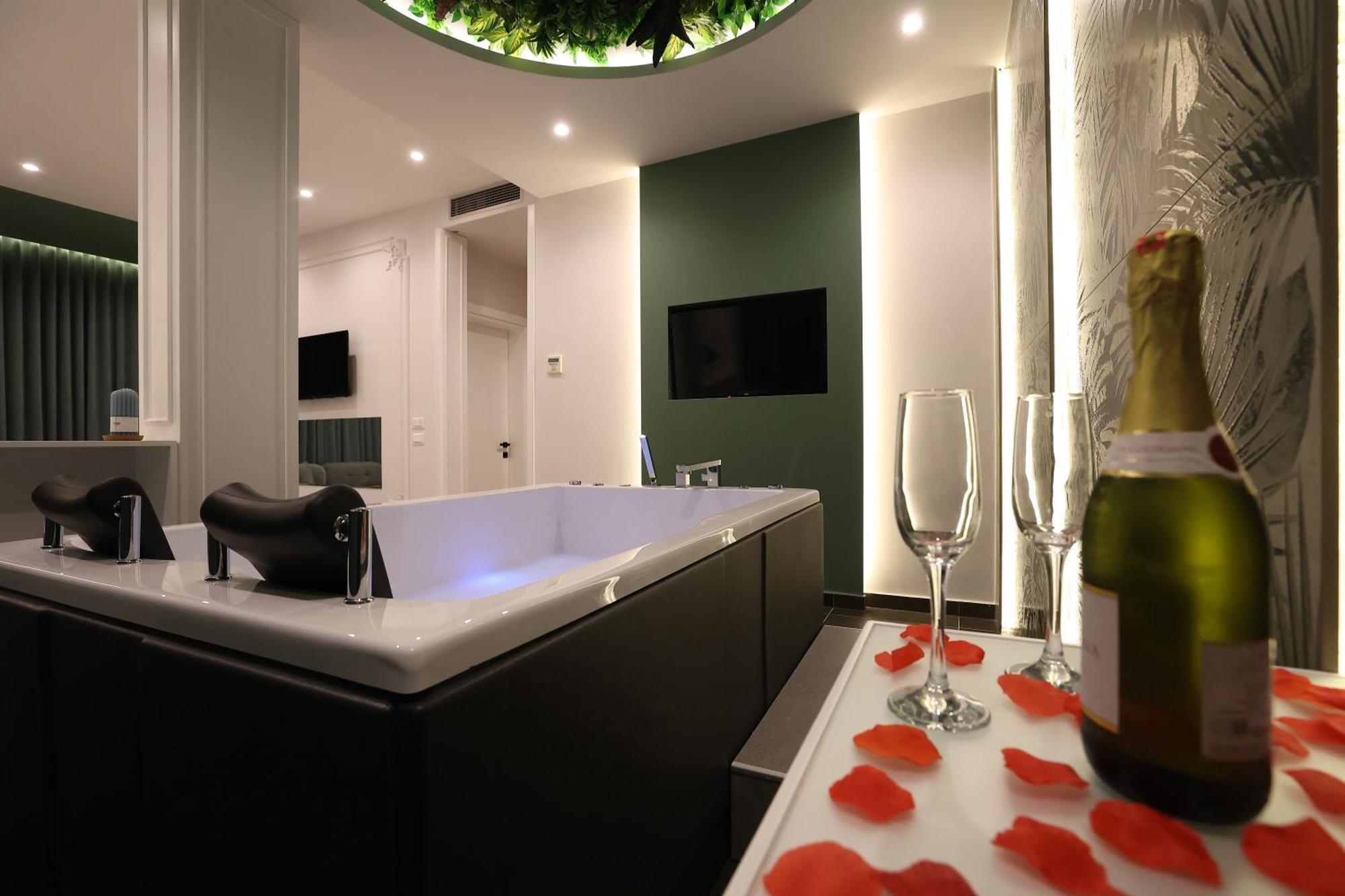 Hotel Elvis Mjull-Bathore Bagian luar foto