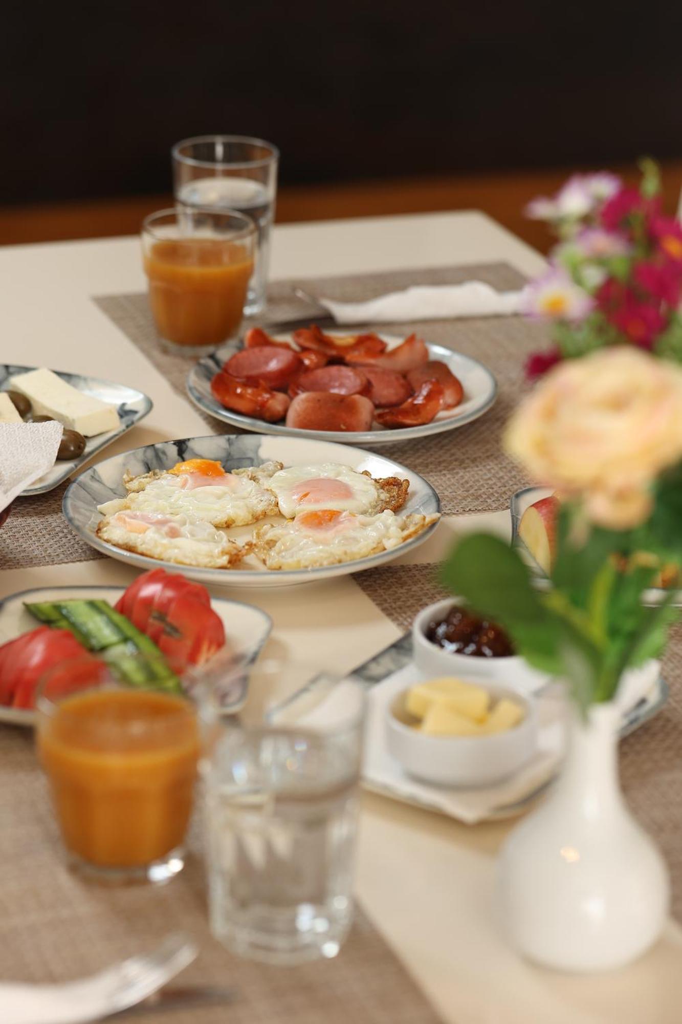 Hotel Elvis Mjull-Bathore Bagian luar foto